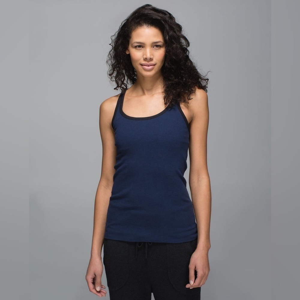 EUC Lululemon Studio Racerback *Vitasea
Deep Navy Size 4